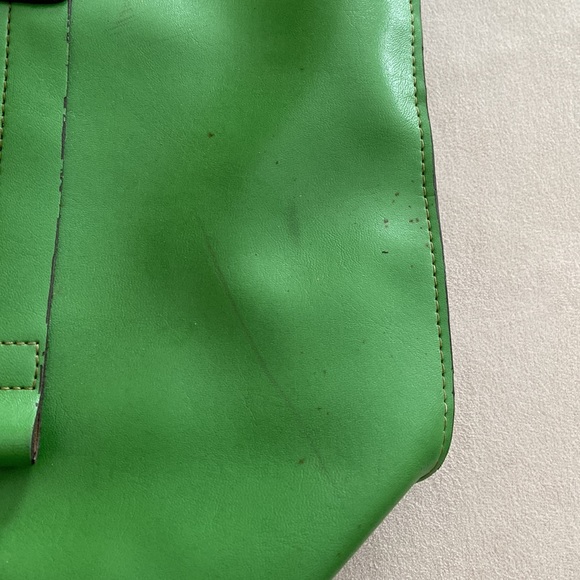 Emillie M Green Tote with Compartments - Picture 8 of 8